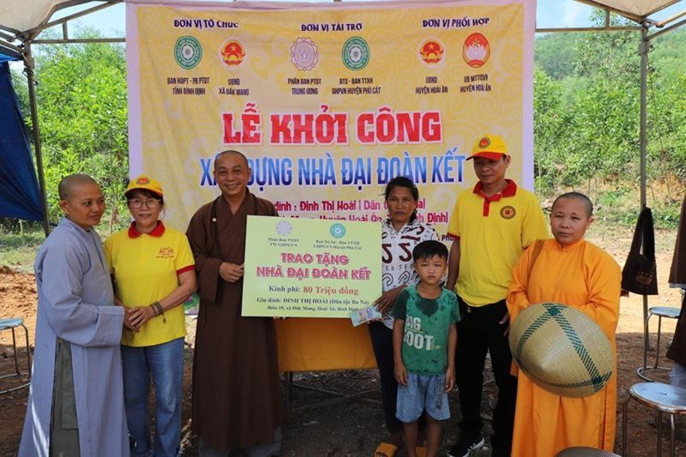 Ban Trị sự Phật giáo huyện Phù Cát khởi công xây nhà Đại đoàn kết tại huyện Hoài Ân